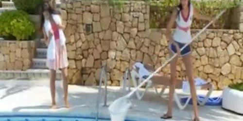 Brunette chick stripping outdoors (Lara Page)