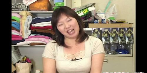 japanese bbw mature masterbation watching - video 1