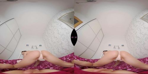 LustReality Hot Nicole Love Gets Her Pussy Wet VR Porn