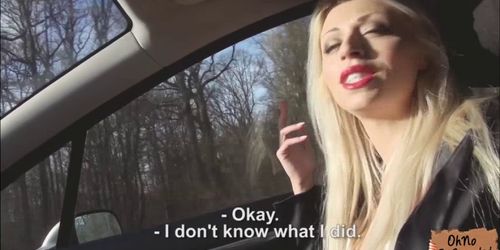 Chloé fait du stop et dévoile ces charme au chauffeur . 