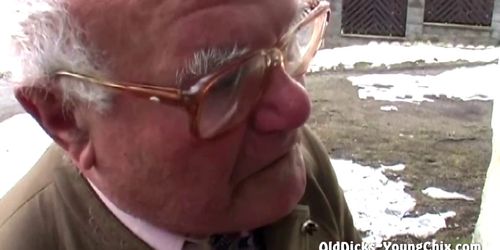 Old Dude Wins Some Pussy in Chess