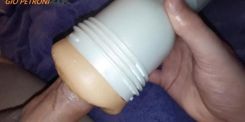 Je baise mon fleshlight une derniere fois