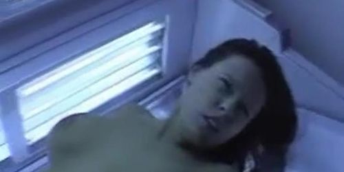 Queeny Love Tanning Time (German POV)