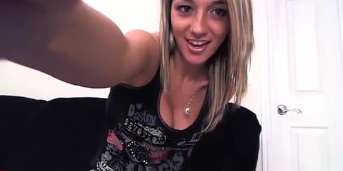 Nikki Sims webcam 4-9-2012 (Nipple Play)