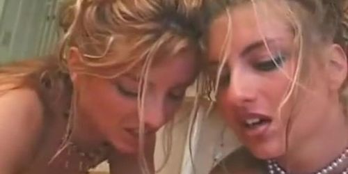 Twin Sisters Anja Katja Piss On Eachother Mp4