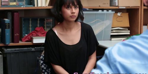 Teen shoplifter swallows
