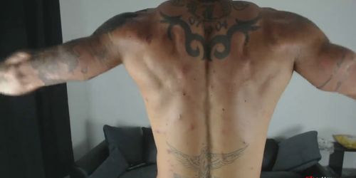 Oiled up Muschle with my own Cum - JockLive.com