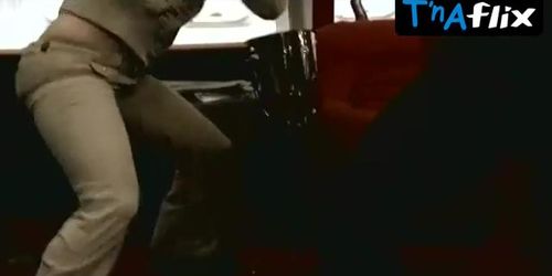 Jennifer Garner Butt Scene  in Alias
