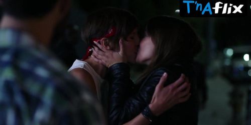 Zelda Williams Lesbian Scene  in Locating Silver Lake