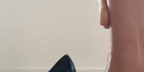 Sexy woman wants you to cum as teasing you with her beautiful feet in heels