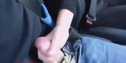 Female Uber Driver Gives Her Passenger A Handjob