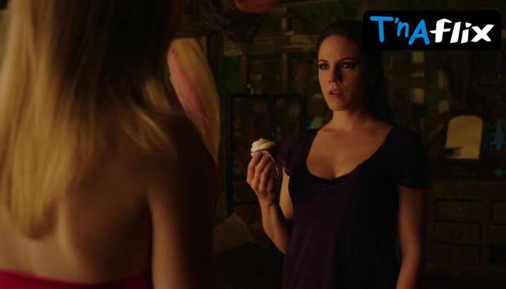 Lost Girl - Rachel Skarsten Lesbian Scene in Lost Girl - Tnaflix.com, page=3